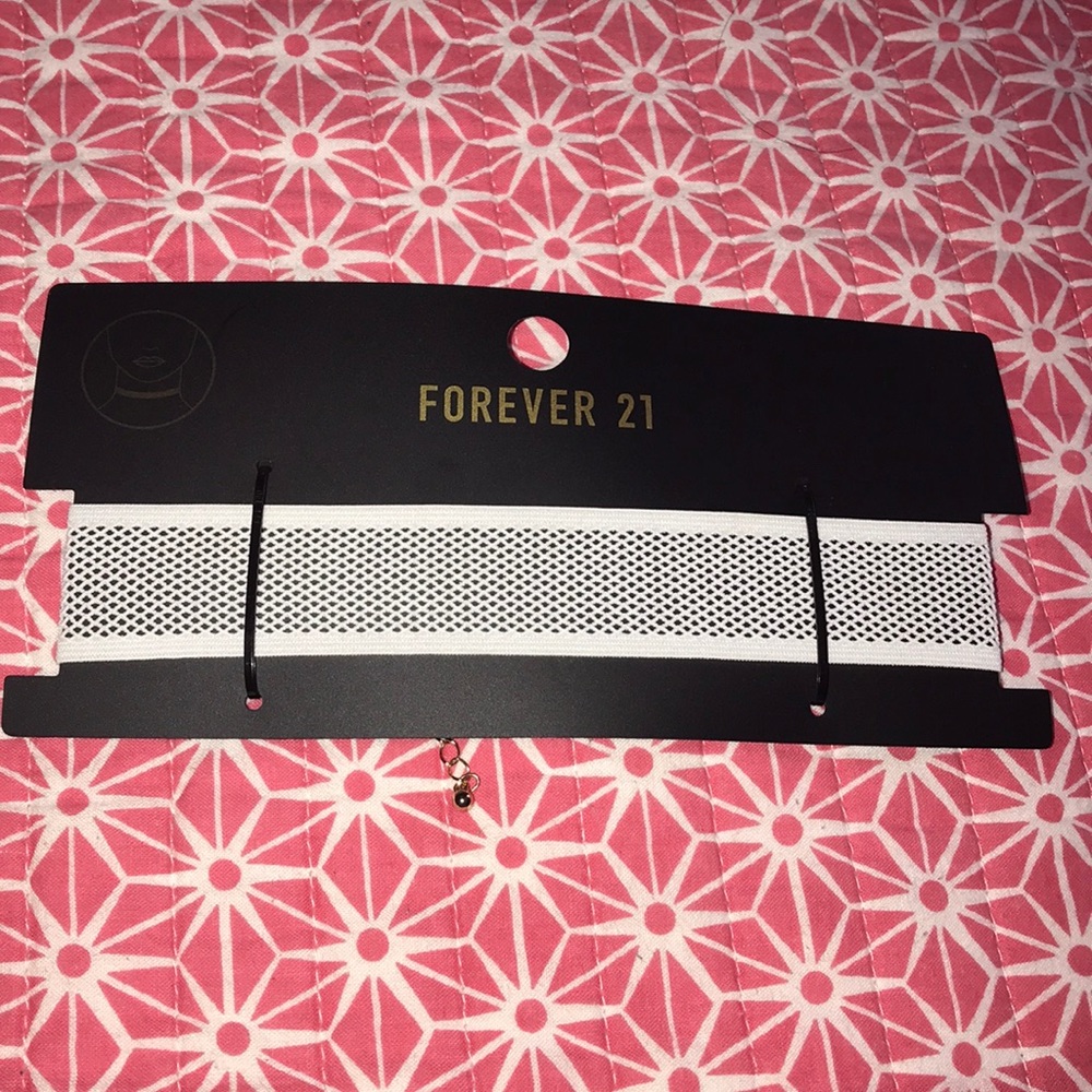 Forever 21 white chocker